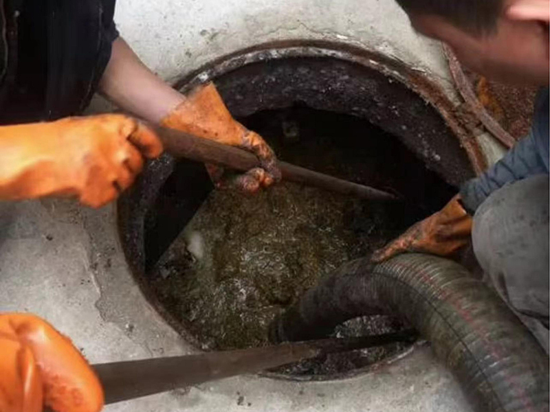 呼图壁清理化粪池时如何避免沼气的危害?